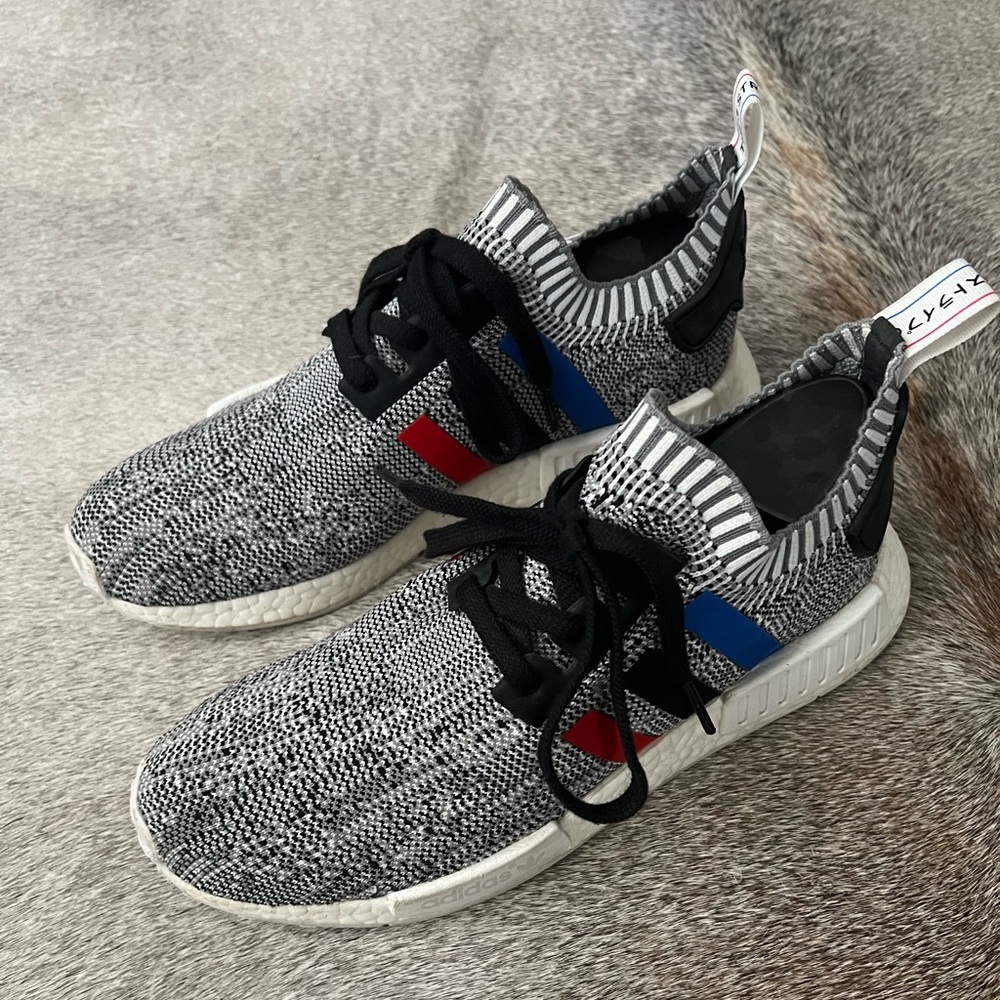 adidas NMD R1: Men’s 9 

 (In excellent condition)